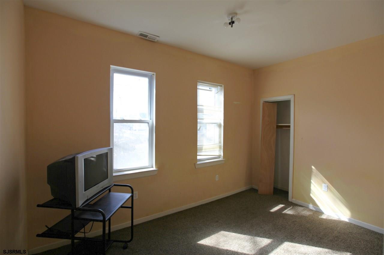 1918 Caspian Ave