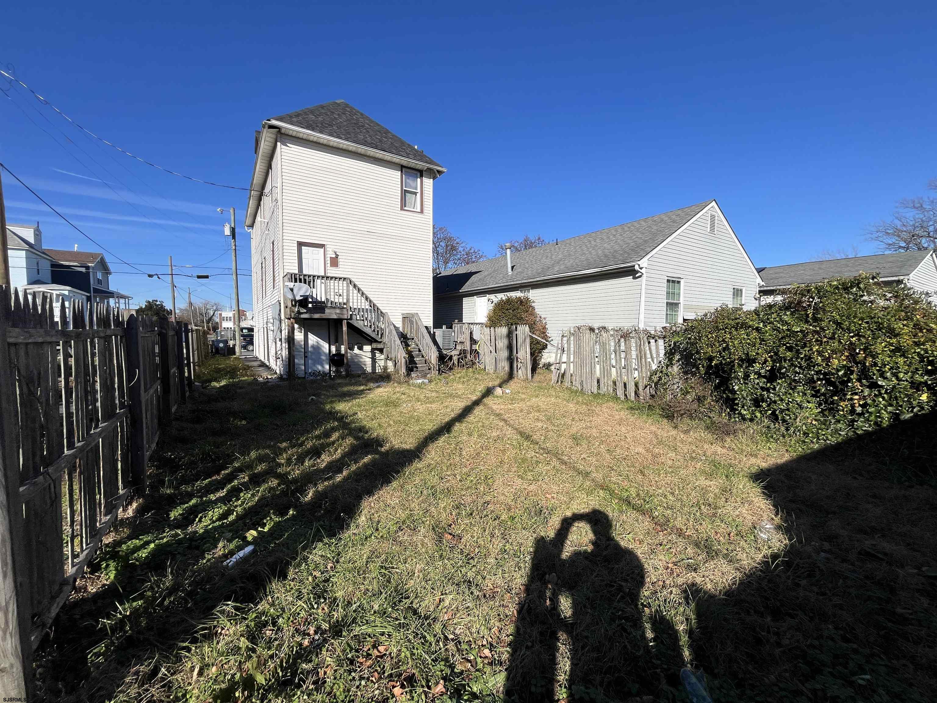 1918 Caspian Ave