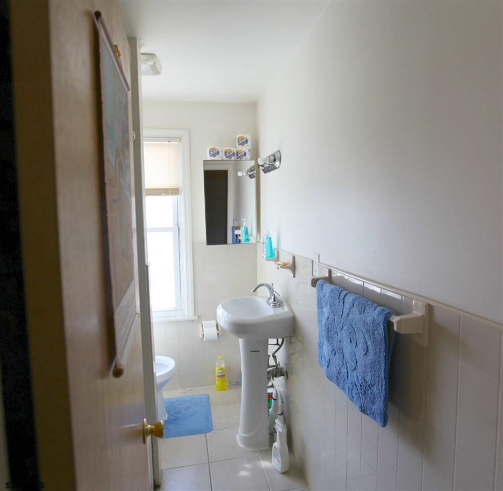 1918 Caspian Ave