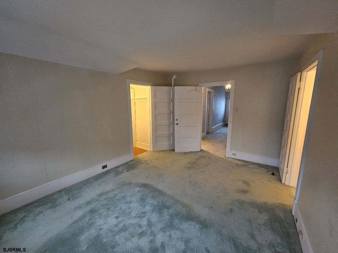 1 N Jackson Ave