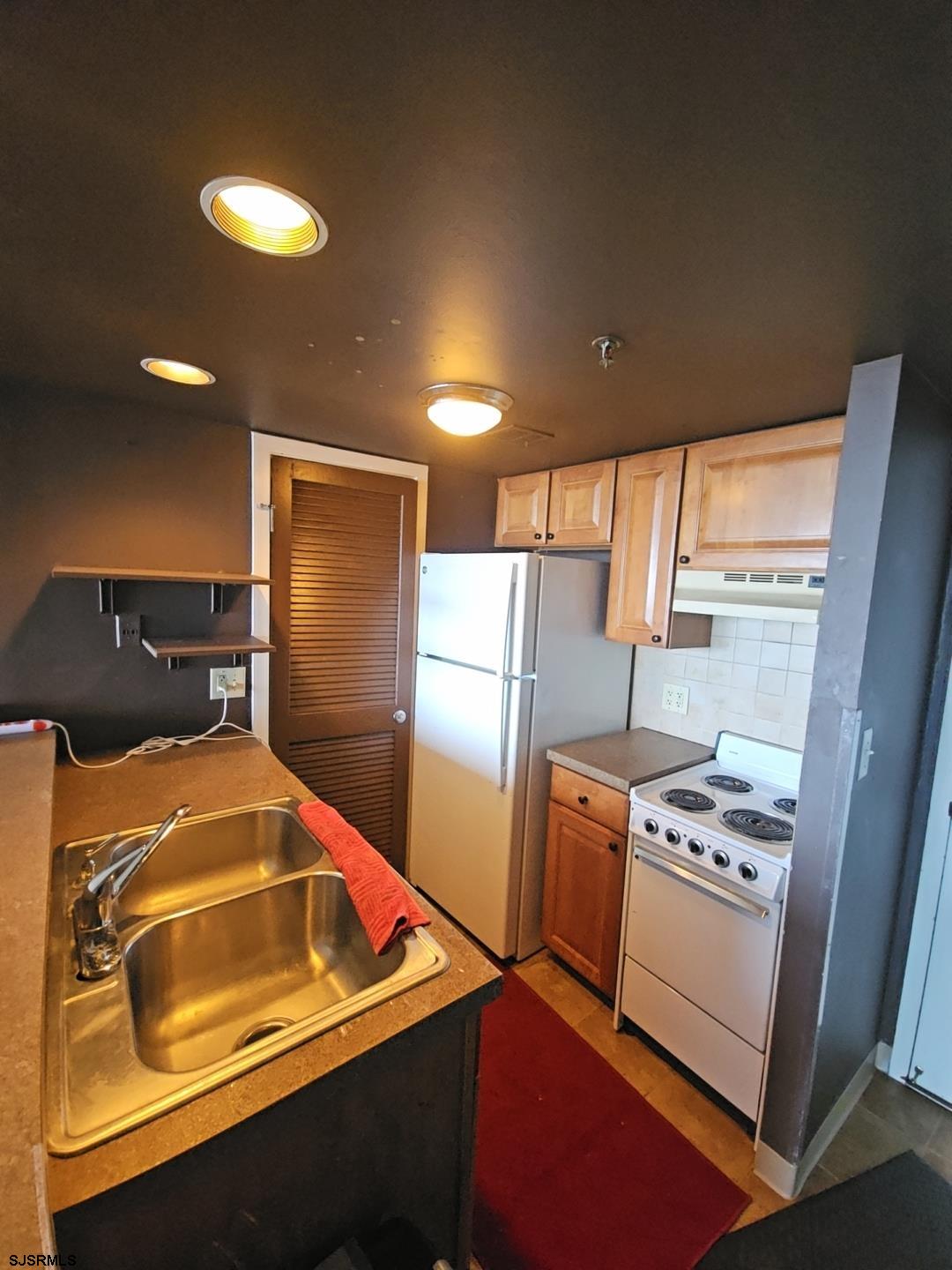 3851 Boardwalk Unit: 1408