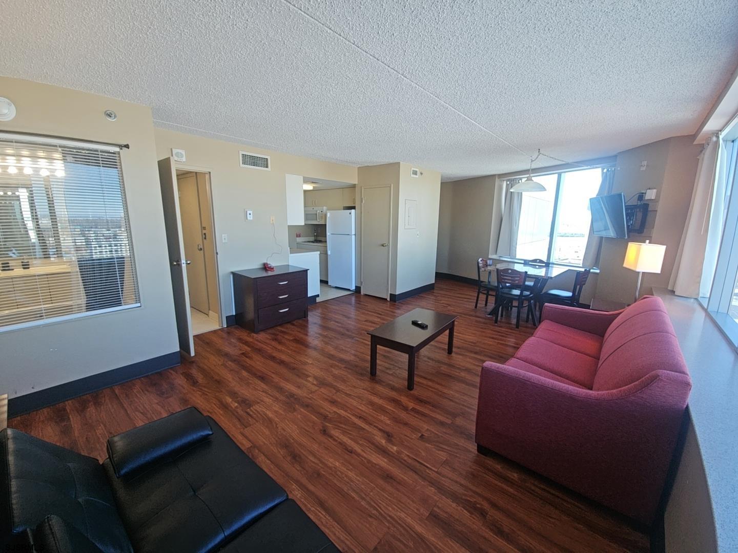 1515 Boardwalk Unit: 911