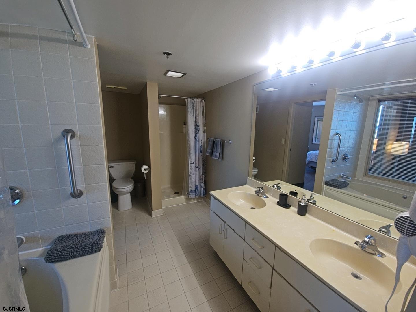 1515 Boardwalk Unit: 911