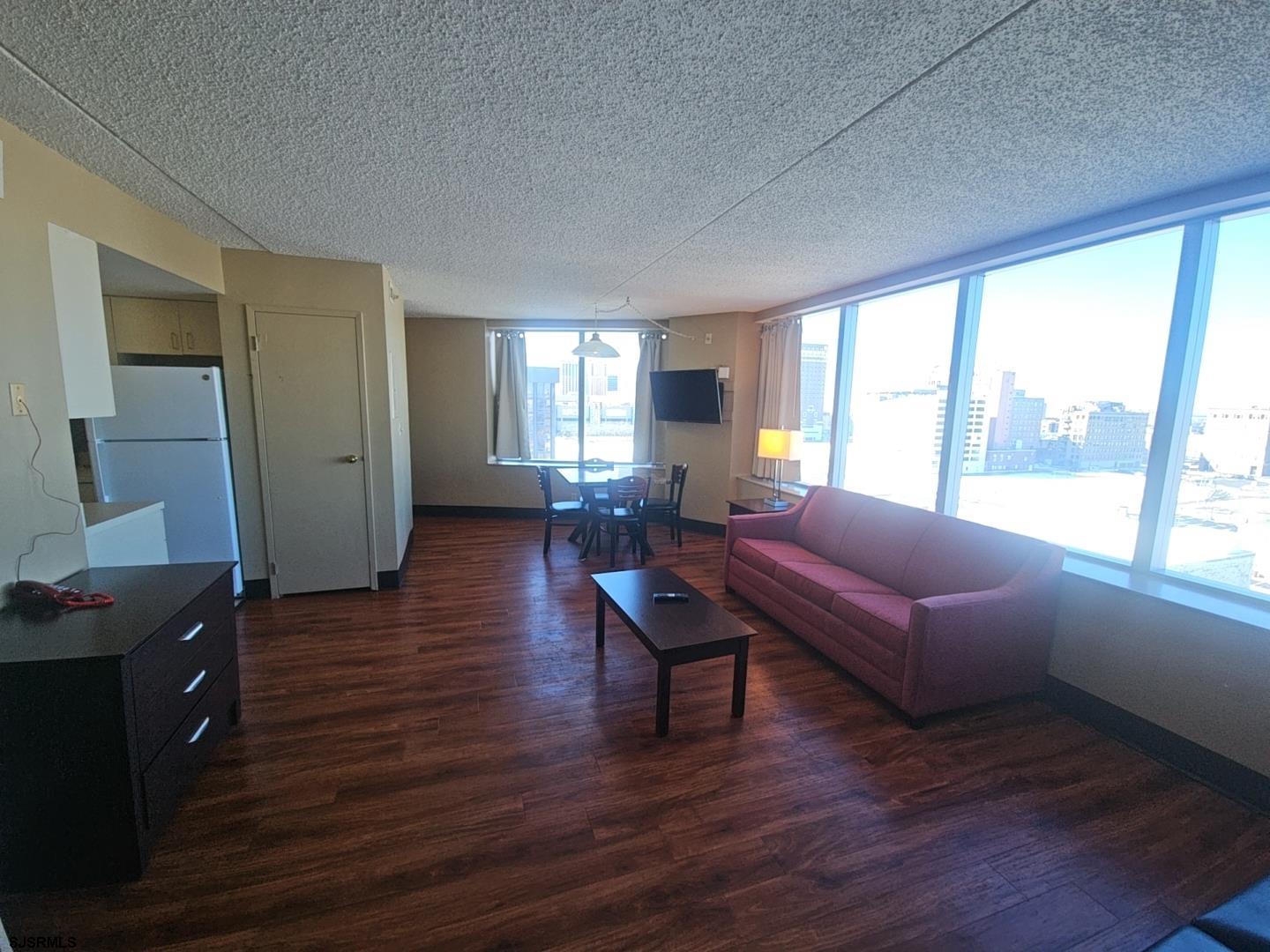 1515 Boardwalk Unit: 911