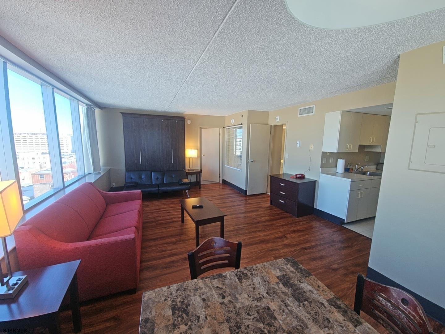 1515 Boardwalk Unit: 911