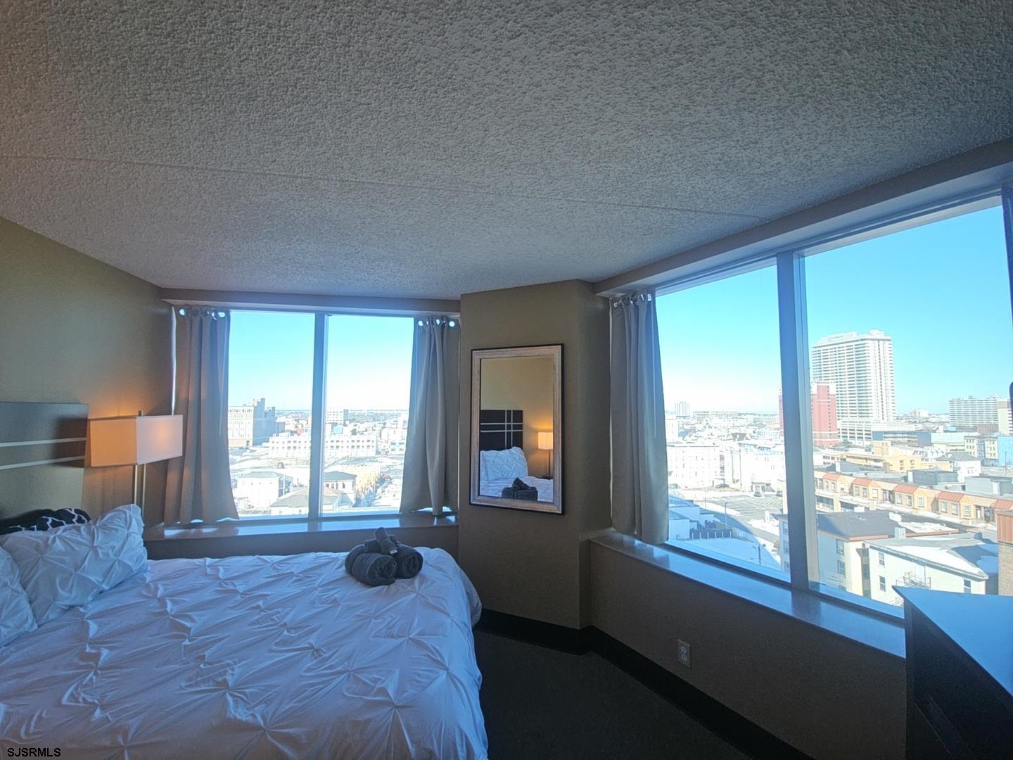 1515 Boardwalk Unit: 911