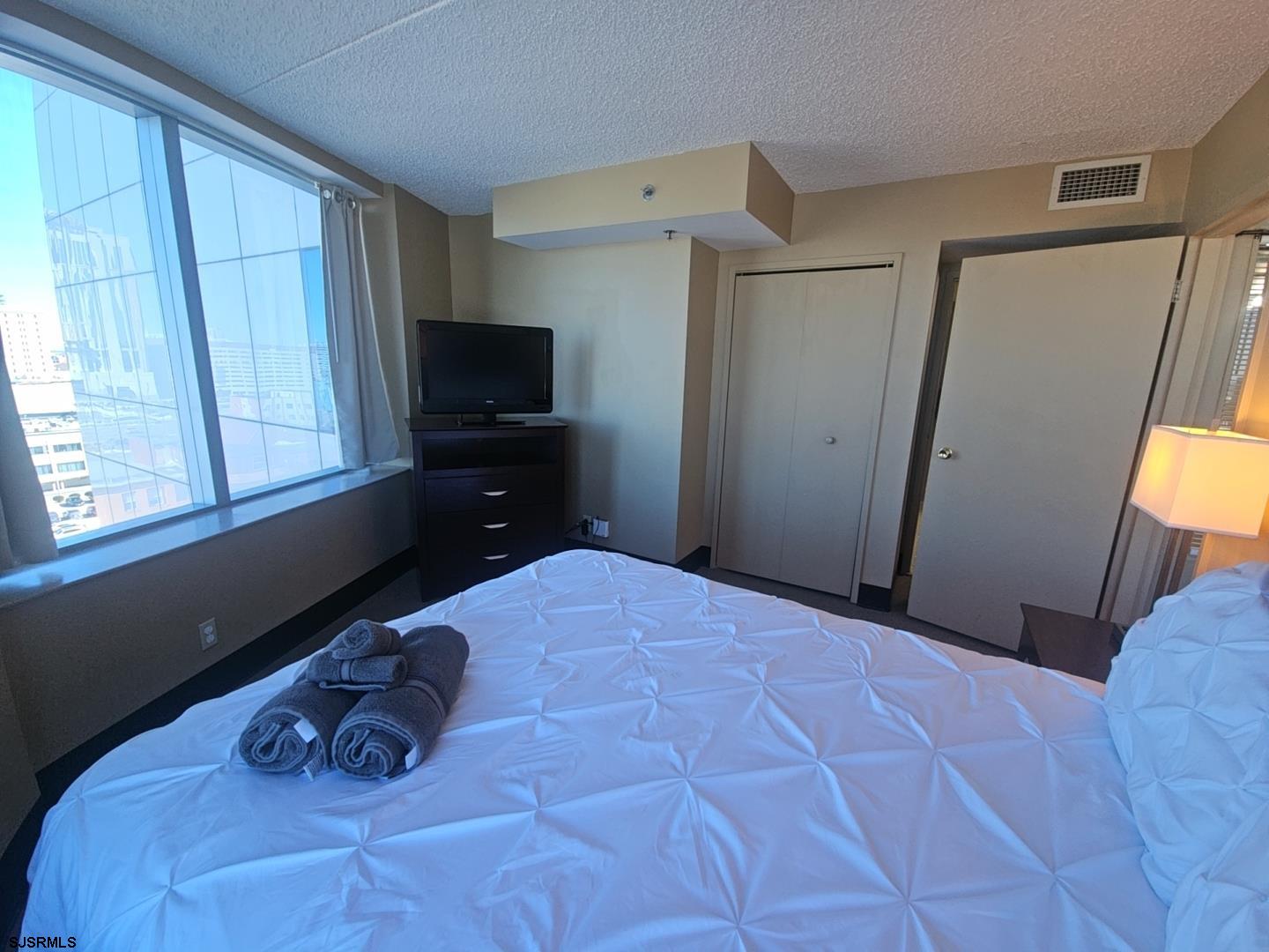 1515 Boardwalk Unit: 911