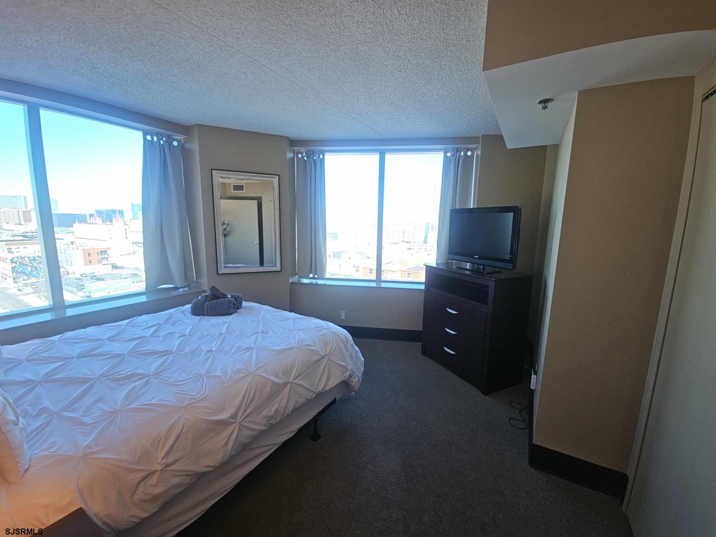 1515 Boardwalk Unit: 911