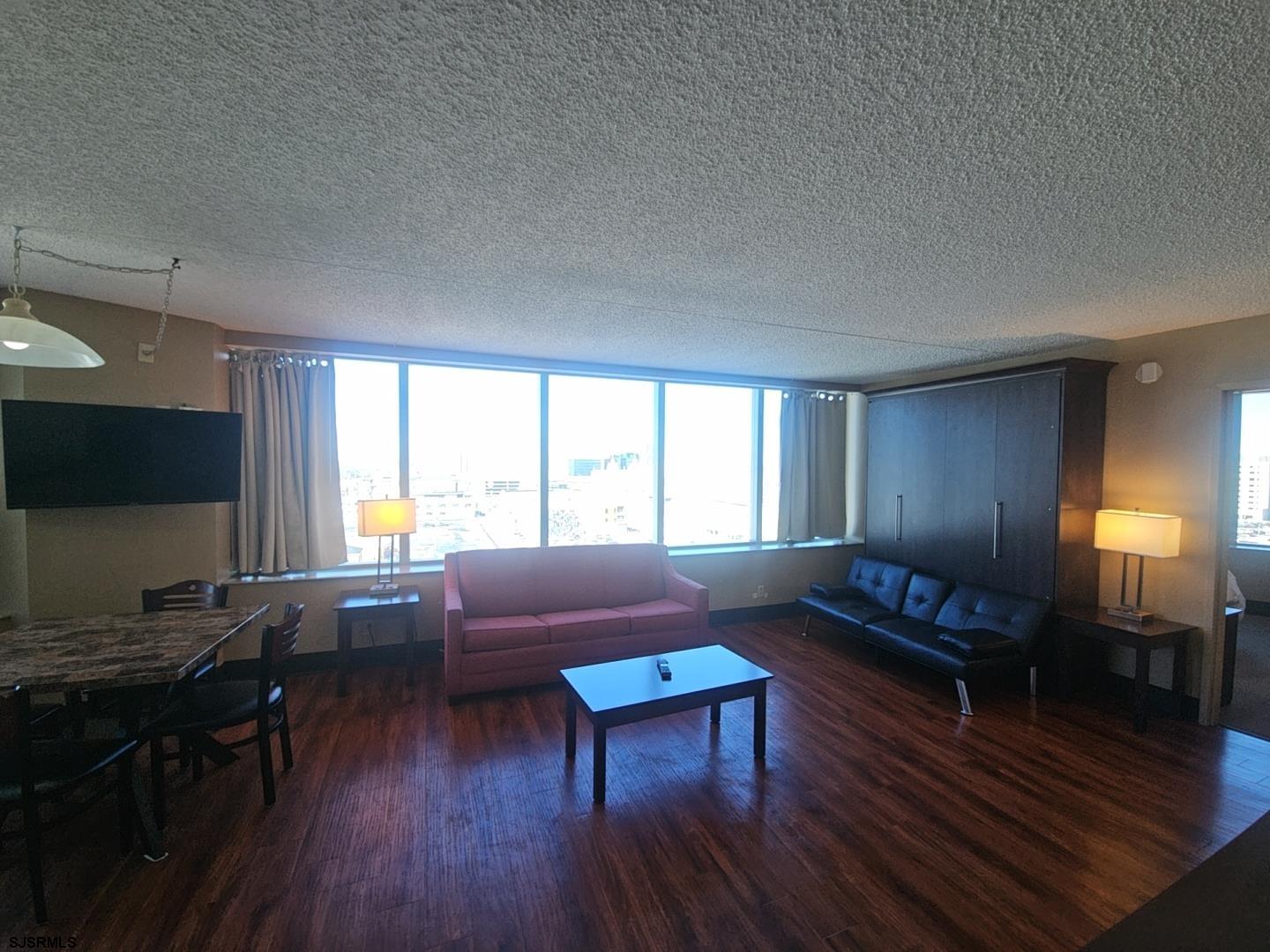 1515 Boardwalk Unit: 911
