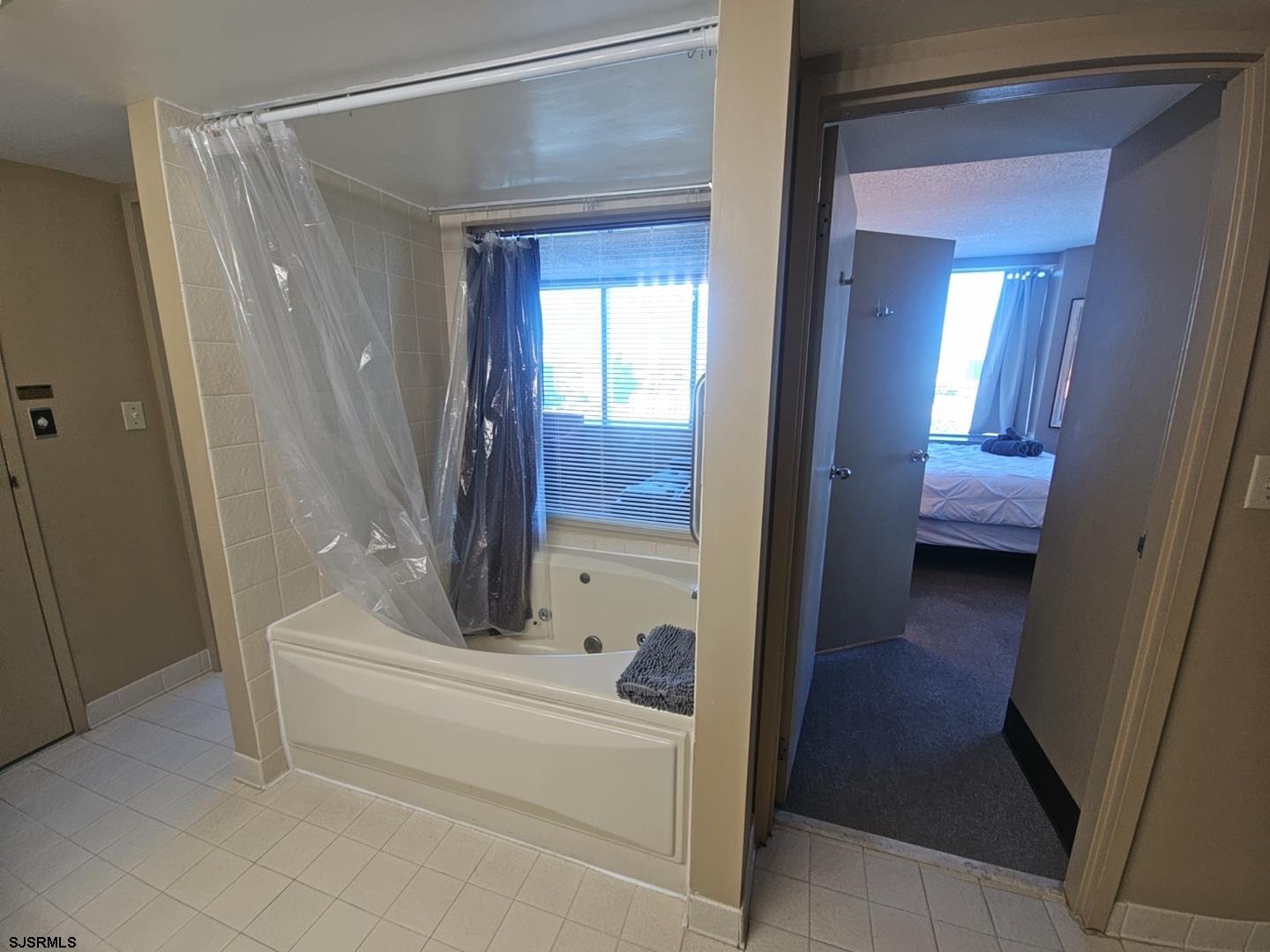 1515 Boardwalk Unit: 911