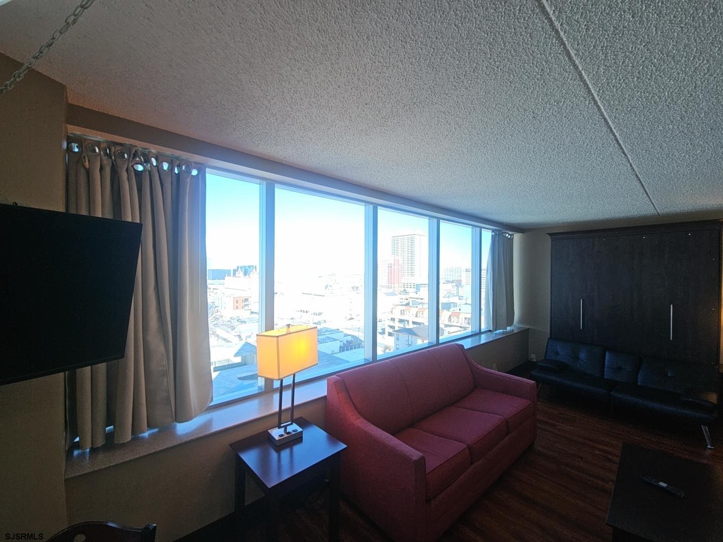 1515 Boardwalk Unit: 911