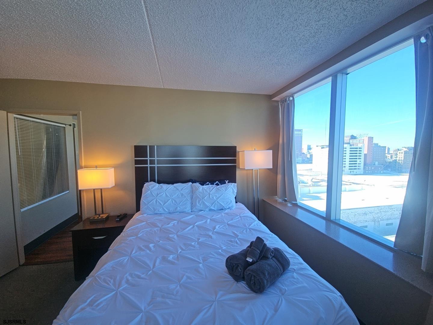 1515 Boardwalk Unit: 911