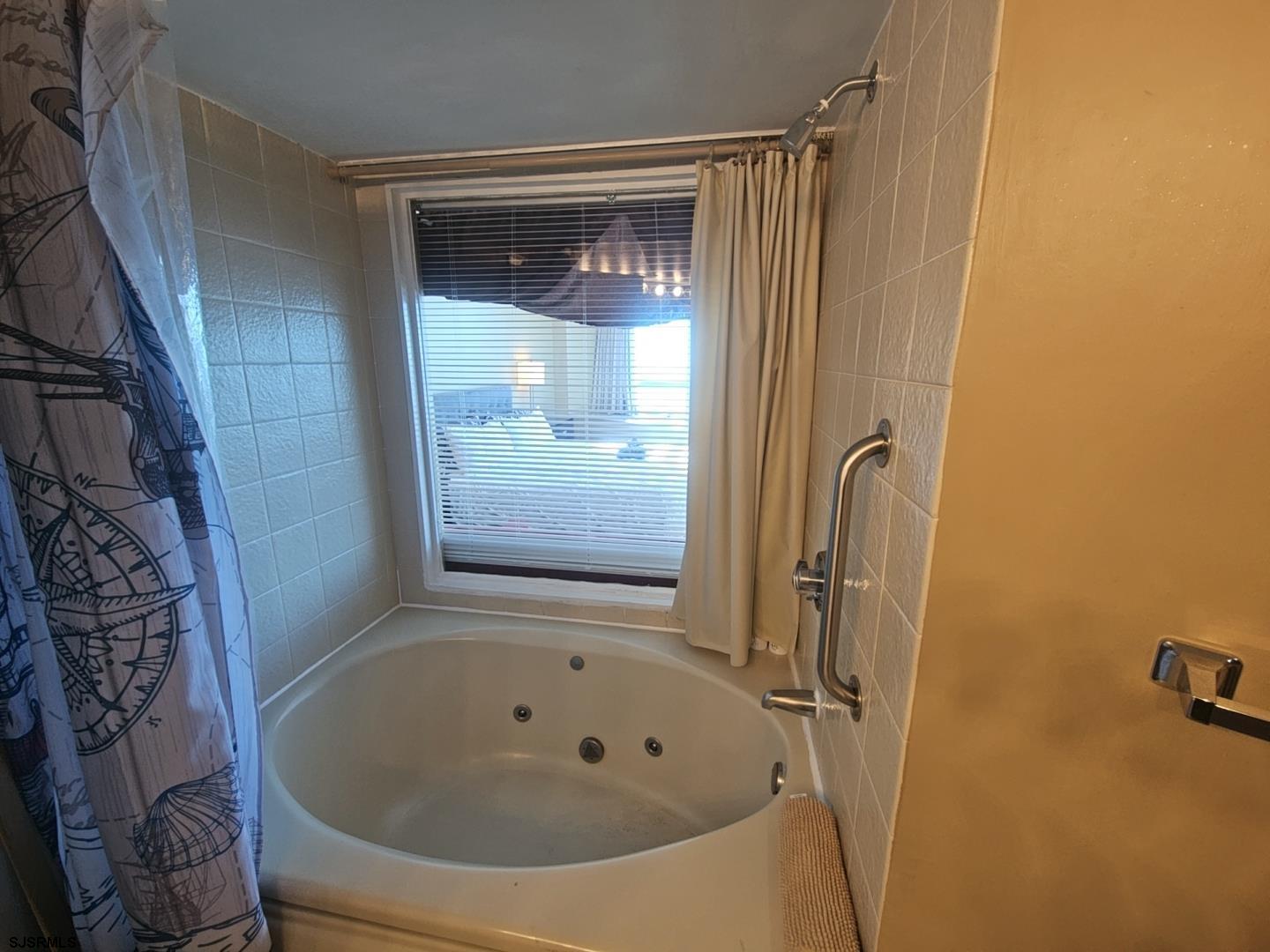 1515 Boardwalk Unit: 1907