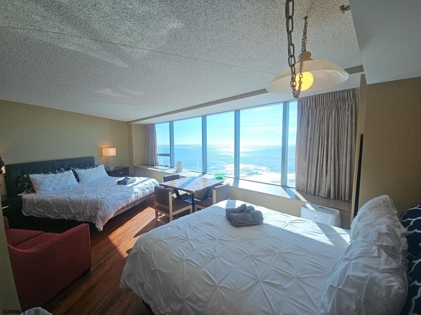 1515 Boardwalk Unit: 1907