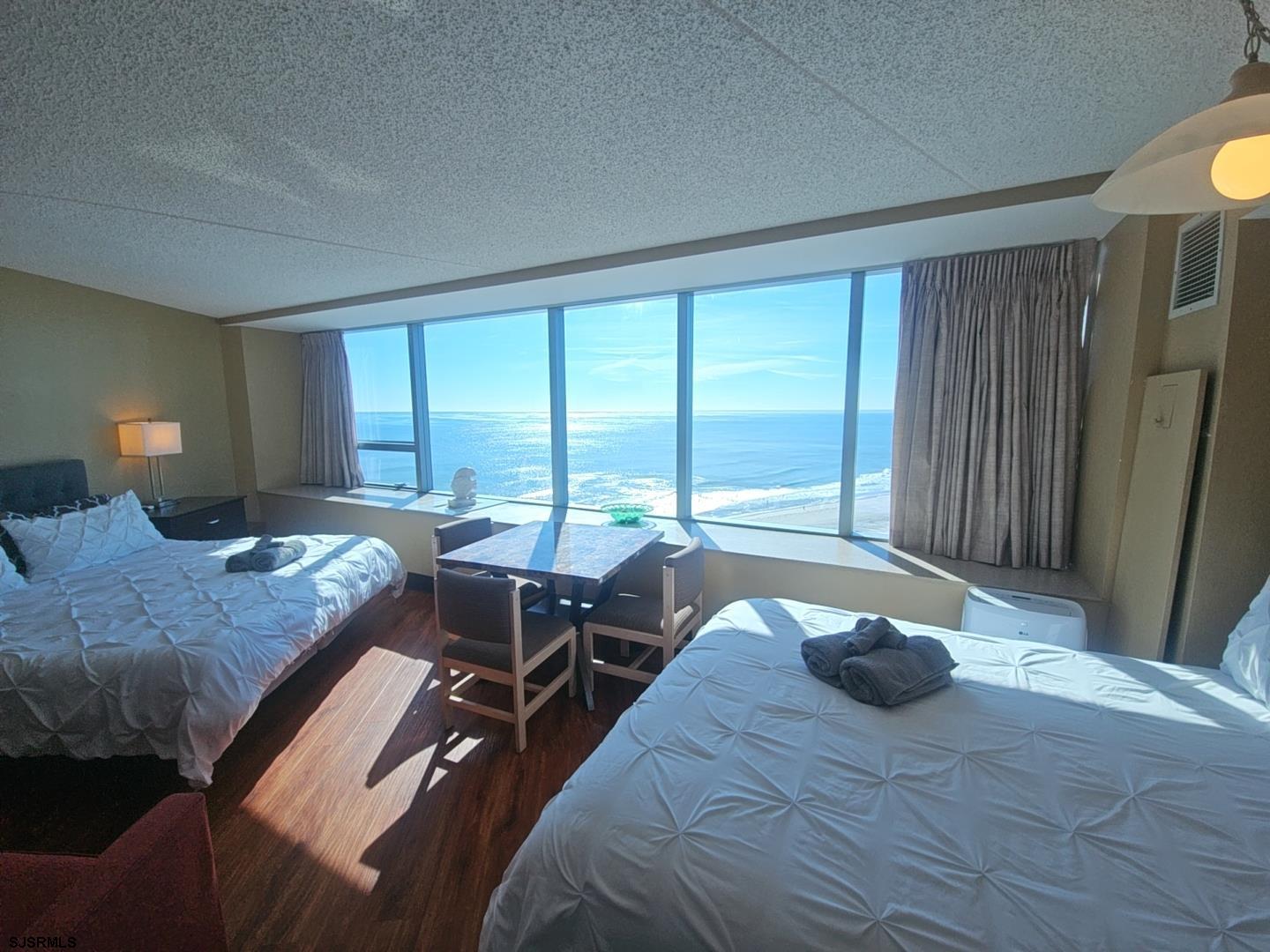 1515 Boardwalk Unit: 1907