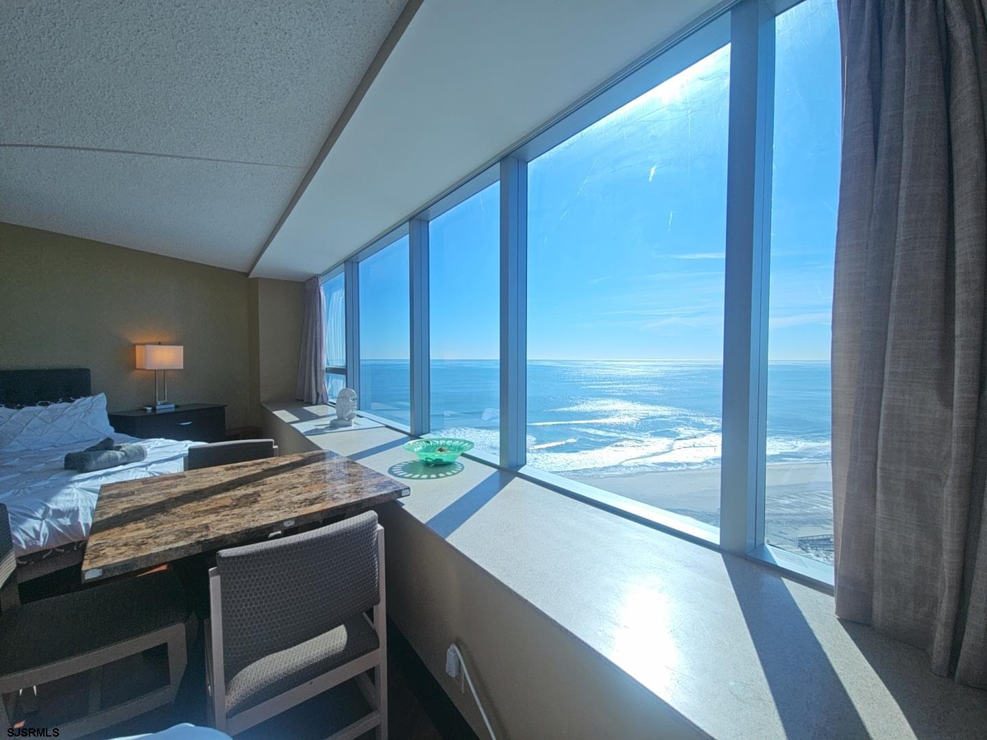 1515 Boardwalk Unit: 1907