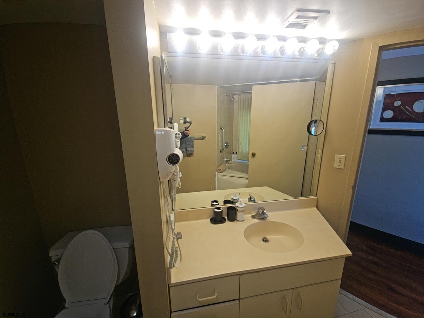 1515 Boardwalk Unit: 1907
