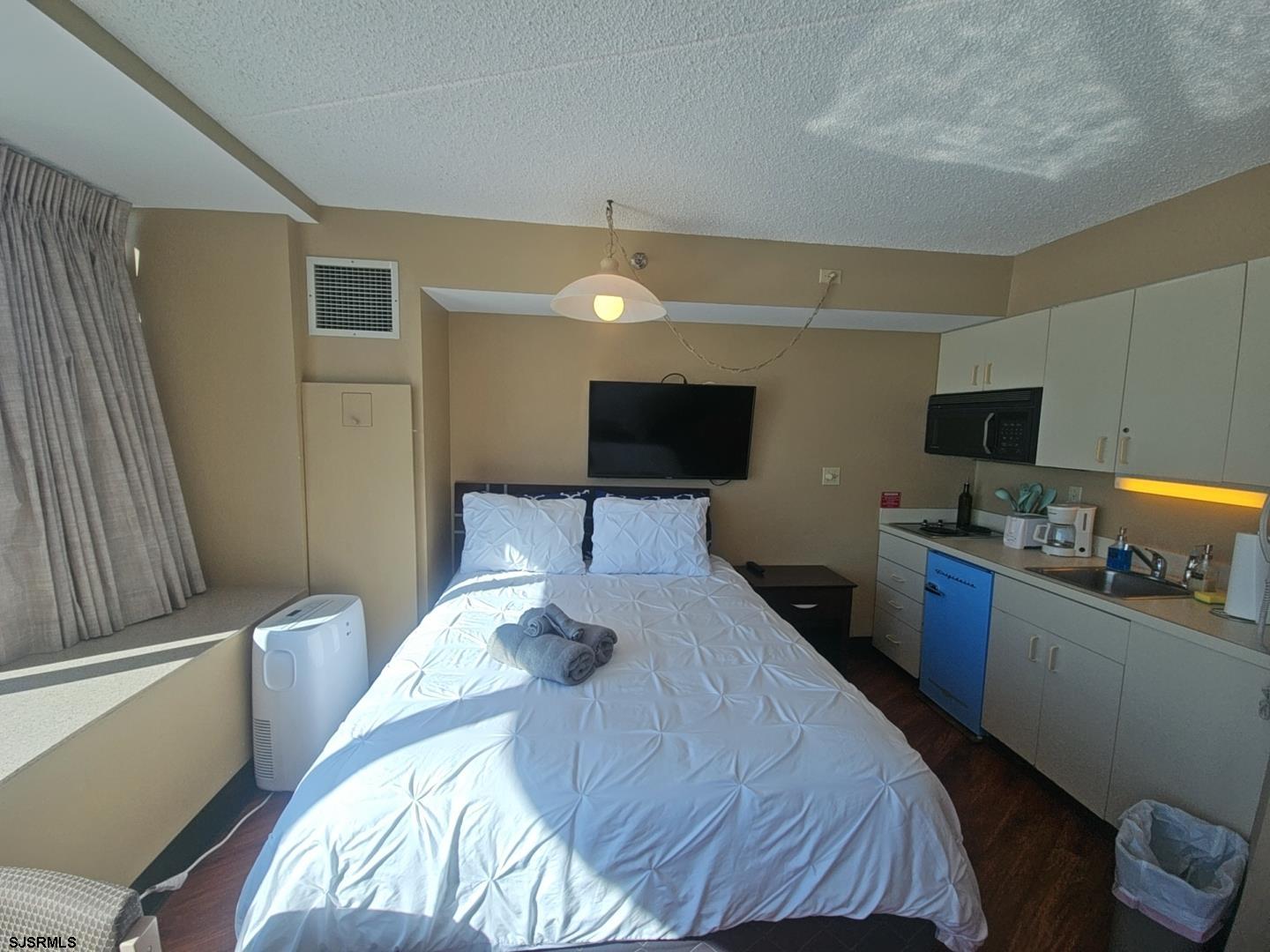 1515 Boardwalk Unit: 1907