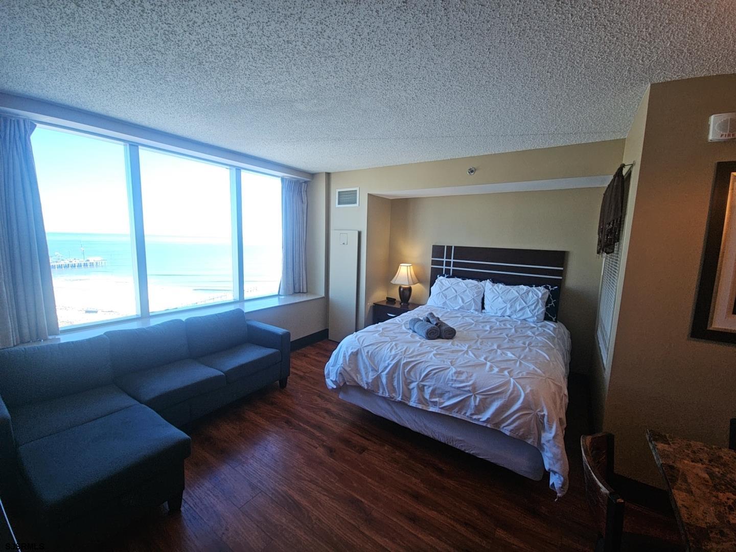 1515 Boardwalk Unit: 2102