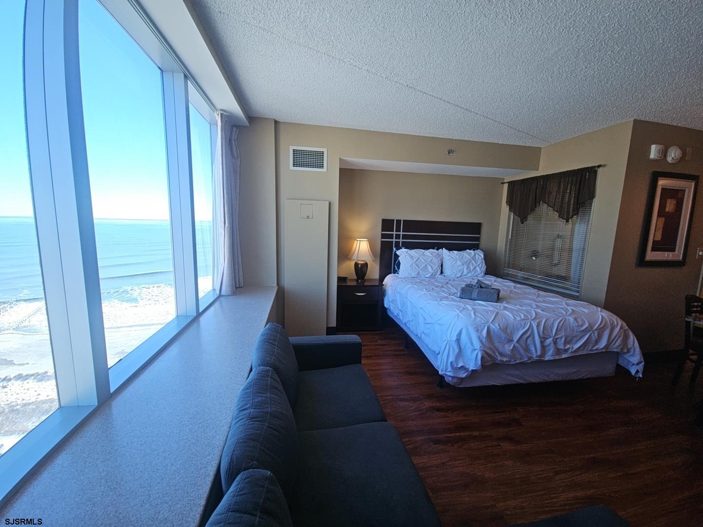 1515 Boardwalk Unit: 2102