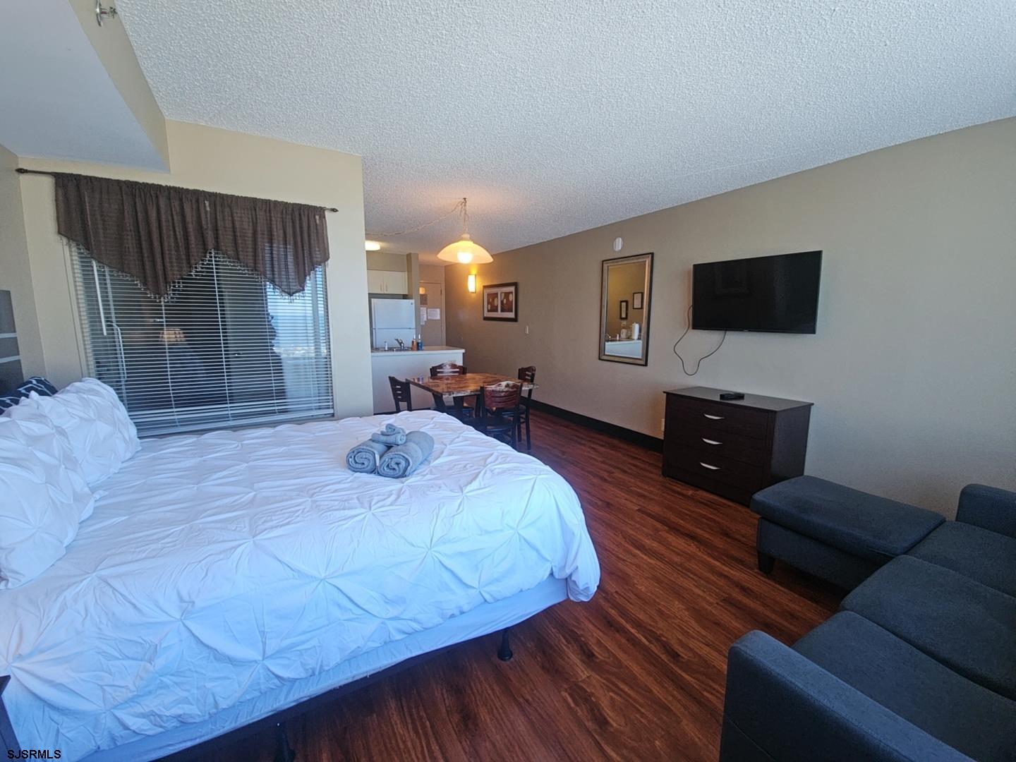 1515 Boardwalk Unit: 2102