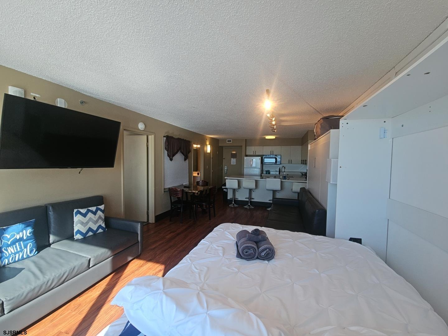 1515 Boardwalk Unit: 2709