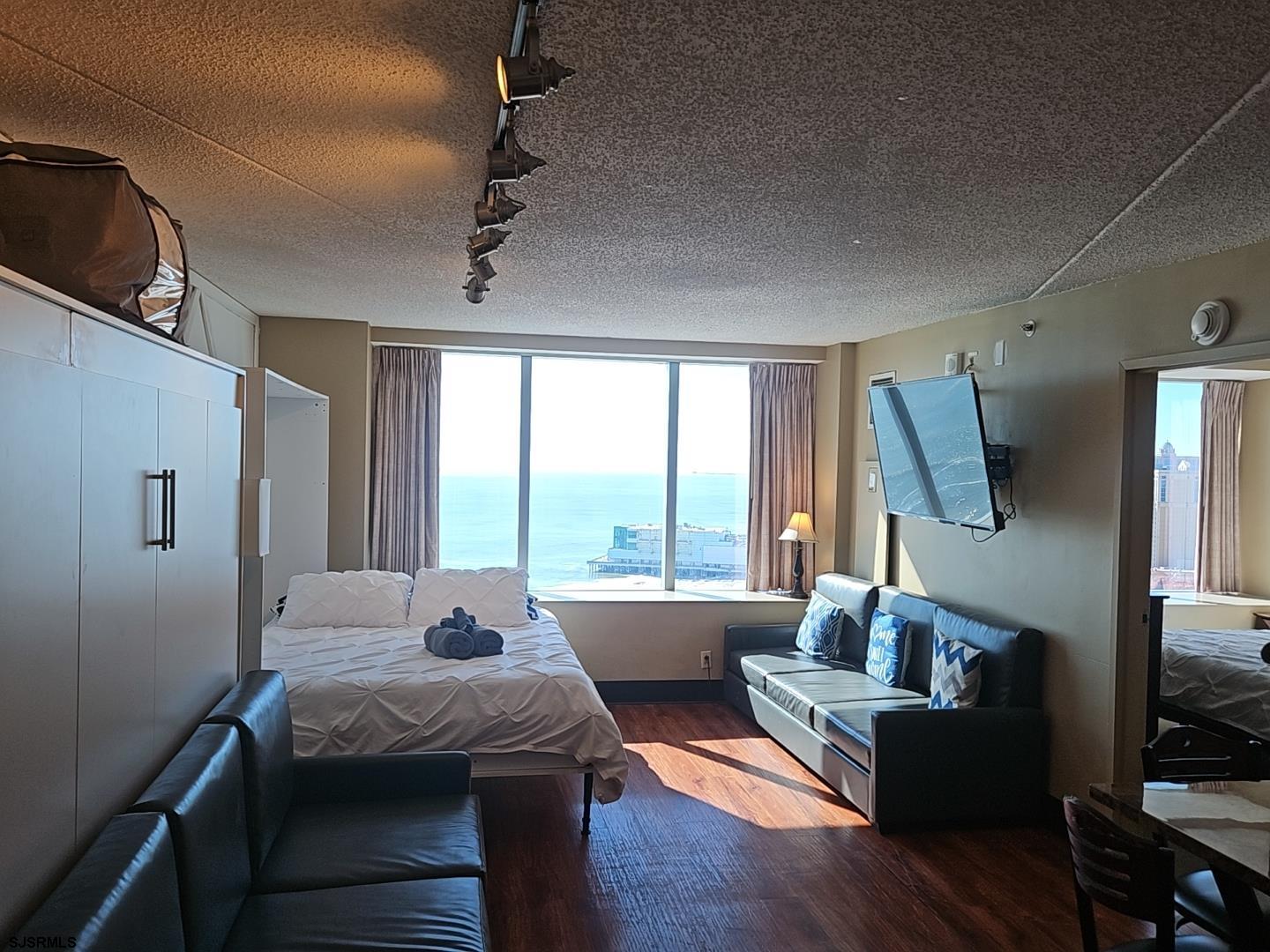 1515 Boardwalk Unit: 2709