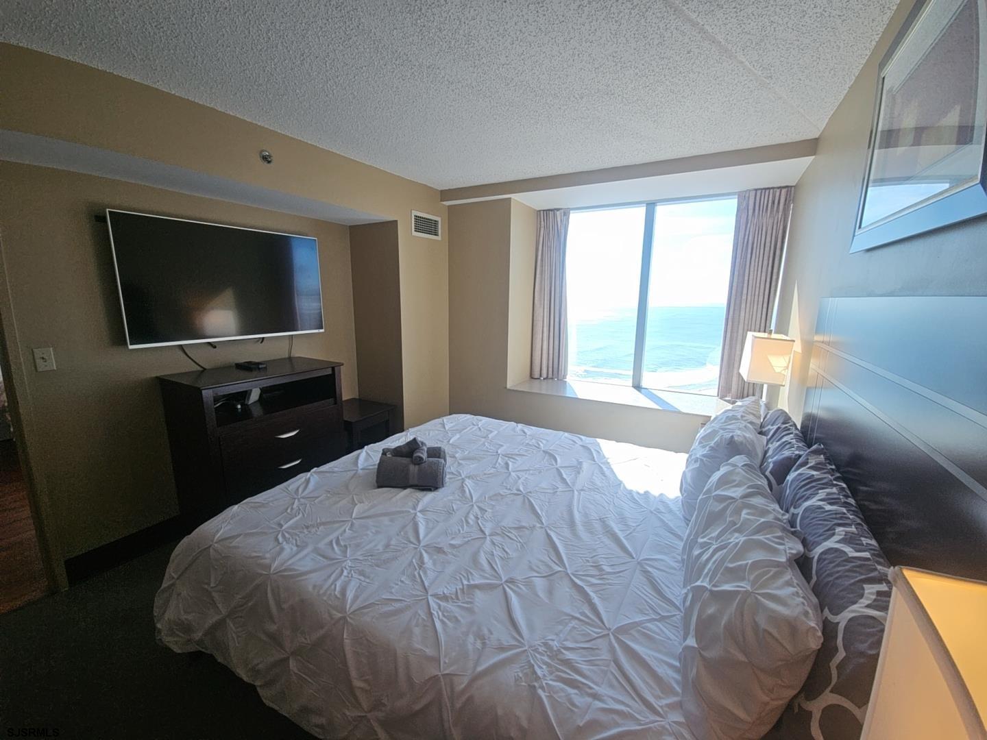 1515 Boardwalk Unit: 2709
