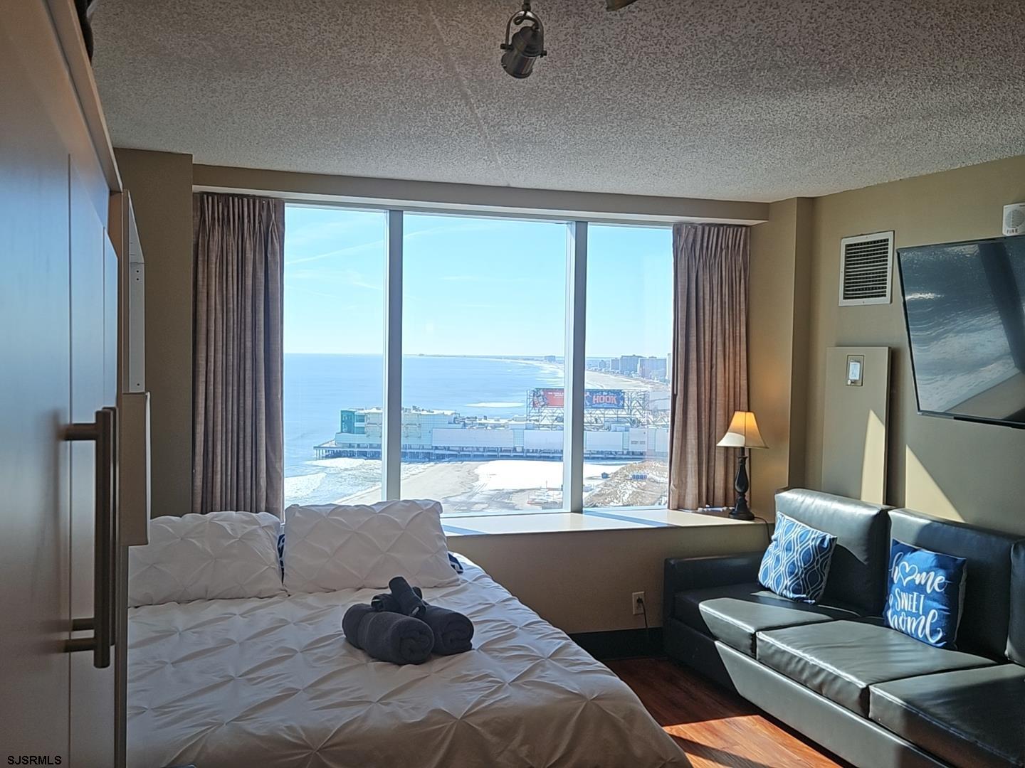 1515 Boardwalk Unit: 2709