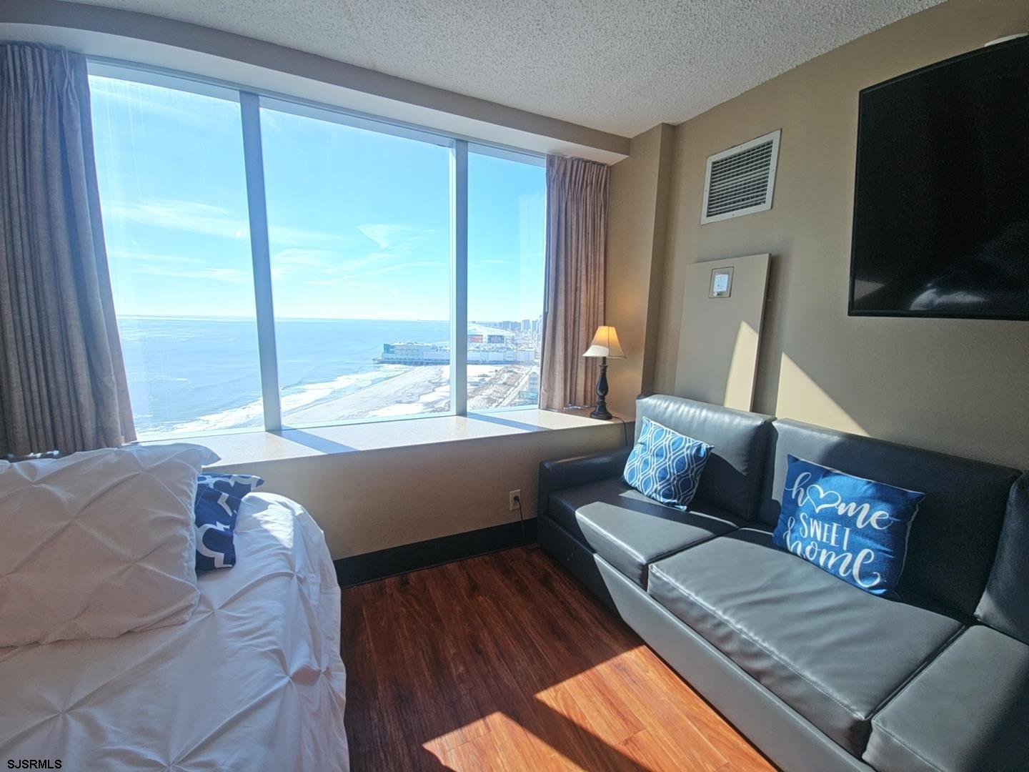 1515 Boardwalk Unit: 2709