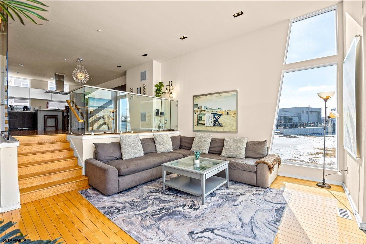 641 Carson Ave