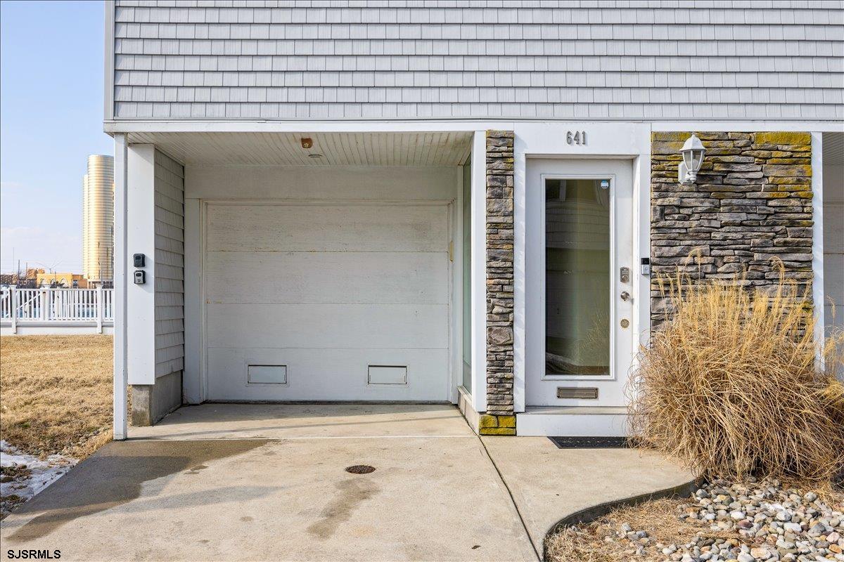641 Carson Ave