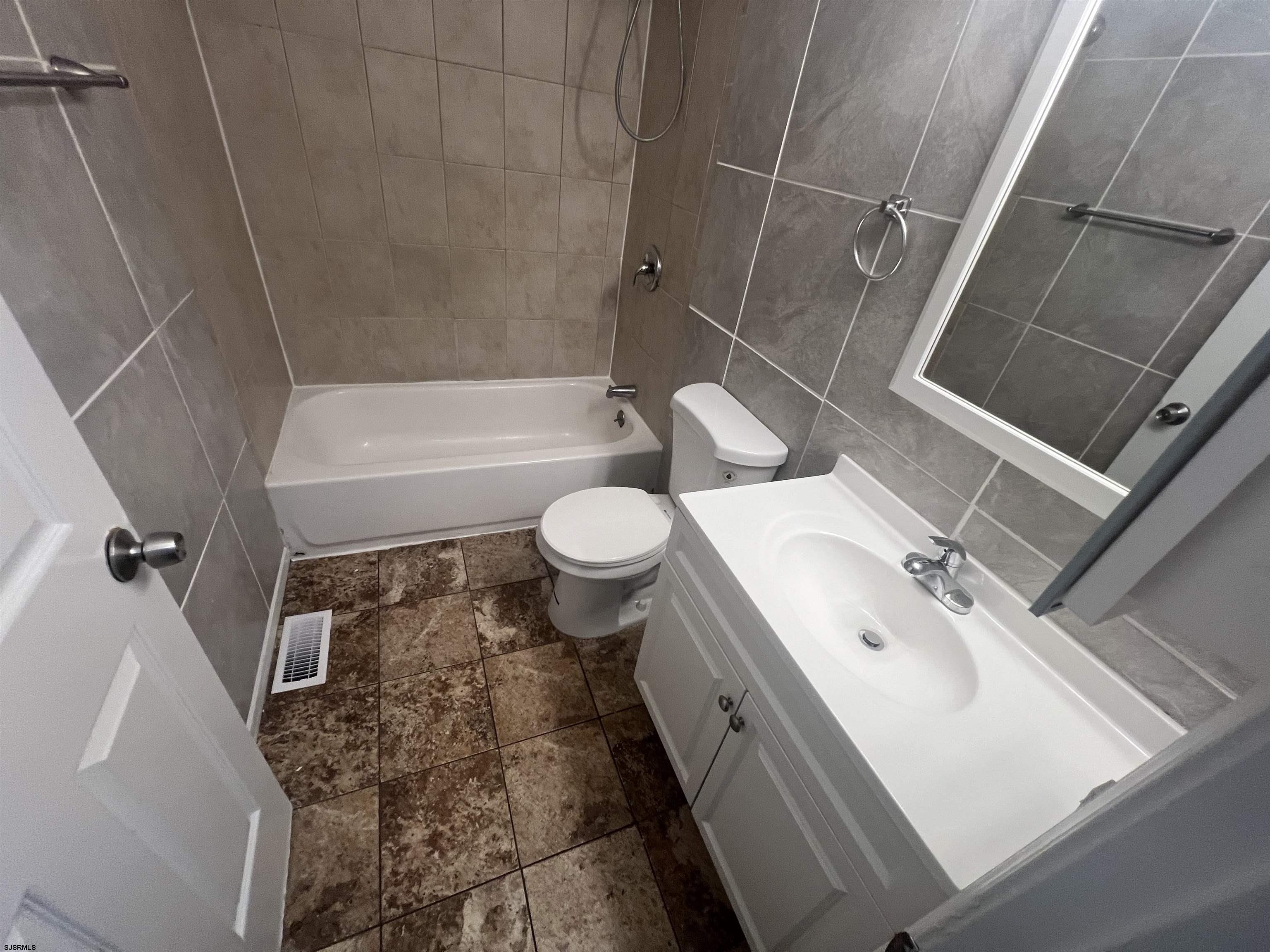 14 Windjammer Ct Unit: 14