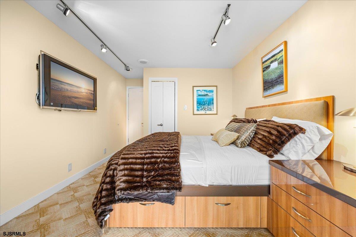 2700 Atlantic Ave Unit: 515