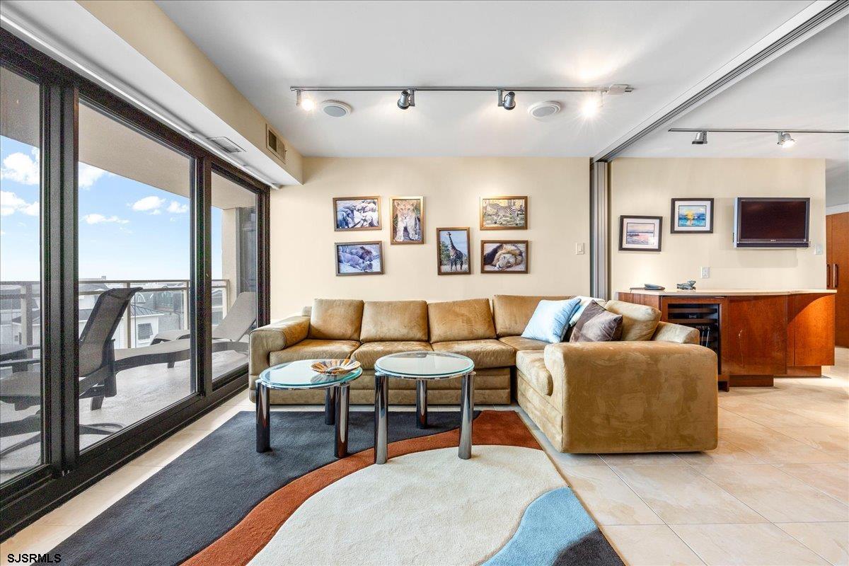 2700 Atlantic Ave Unit: 515