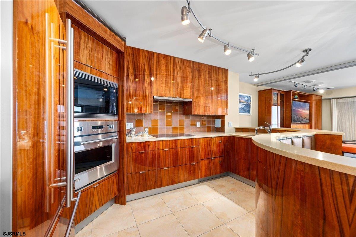 2700 Atlantic Ave Unit: 515