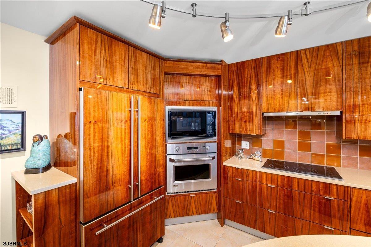 2700 Atlantic Ave Unit: 515