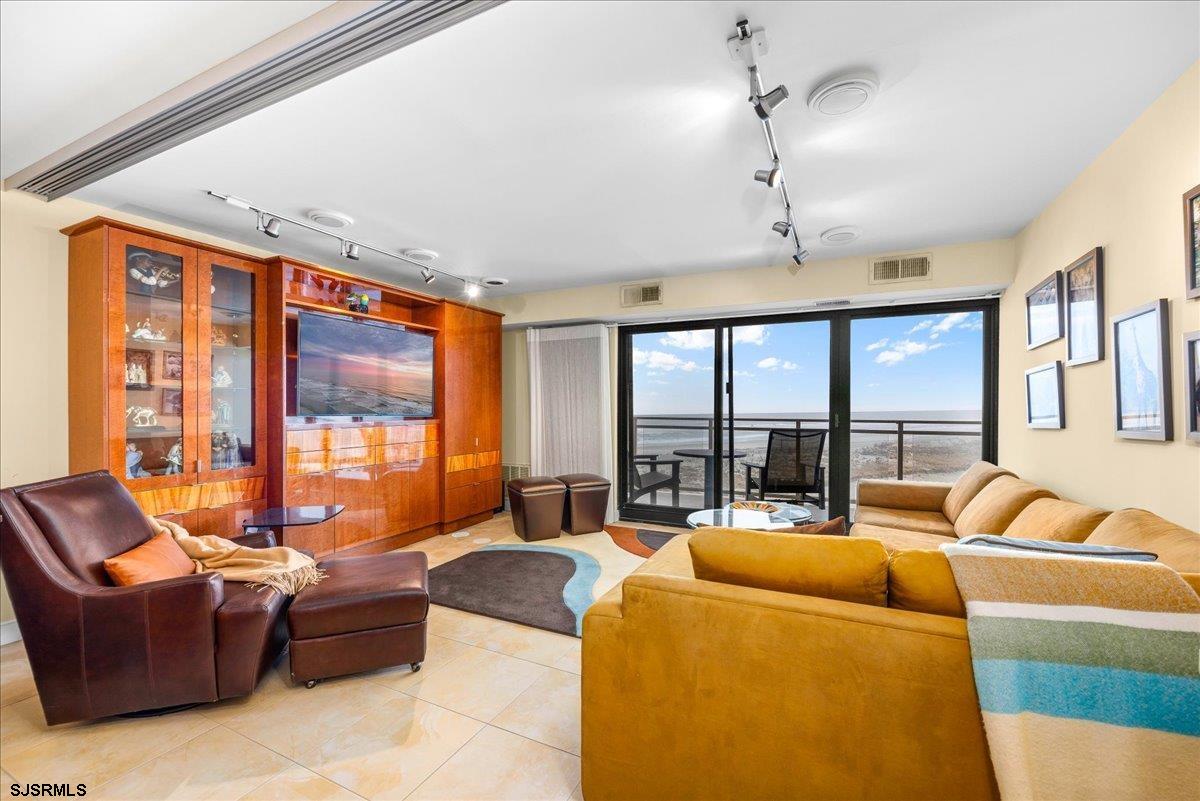 2700 Atlantic Ave Unit: 515