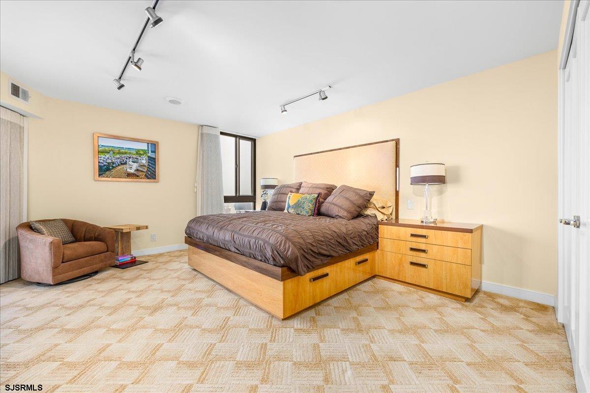 2700 Atlantic Ave Unit: 515