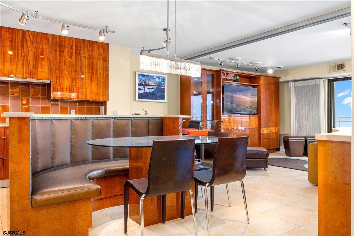 2700 Atlantic Ave Unit: 515