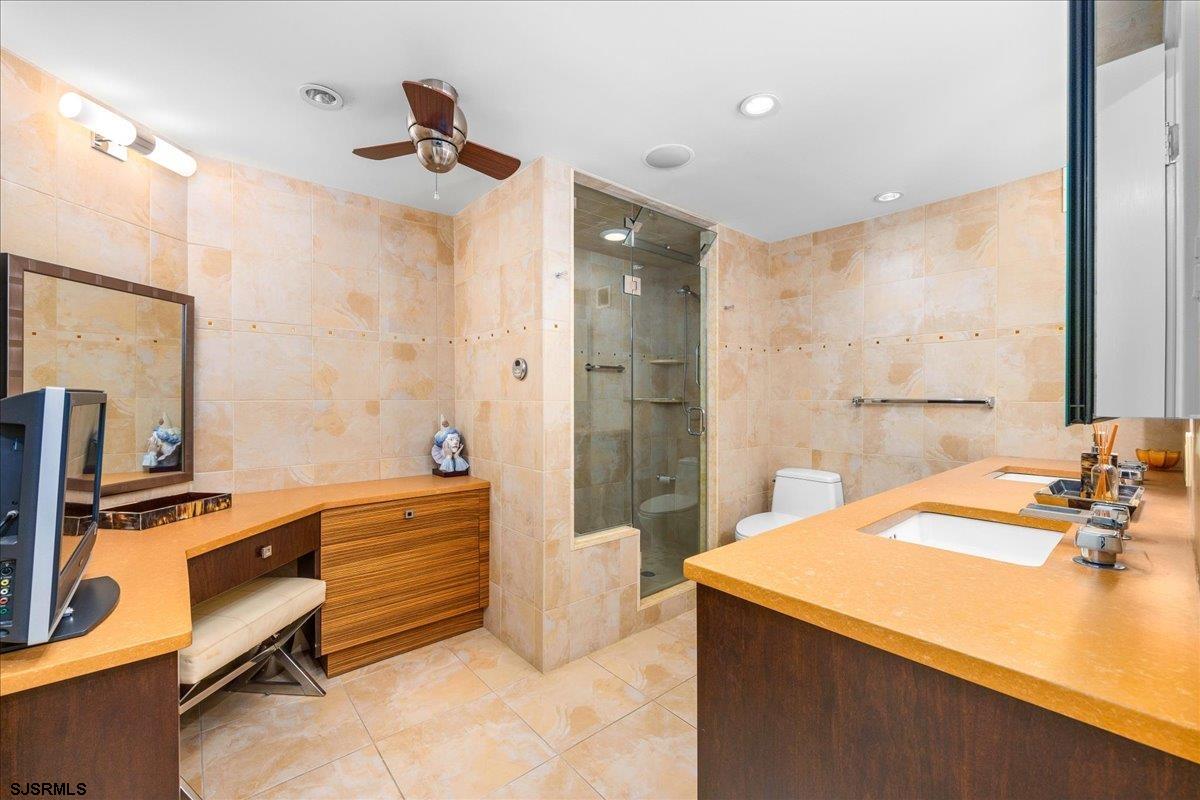 2700 Atlantic Ave Unit: 515