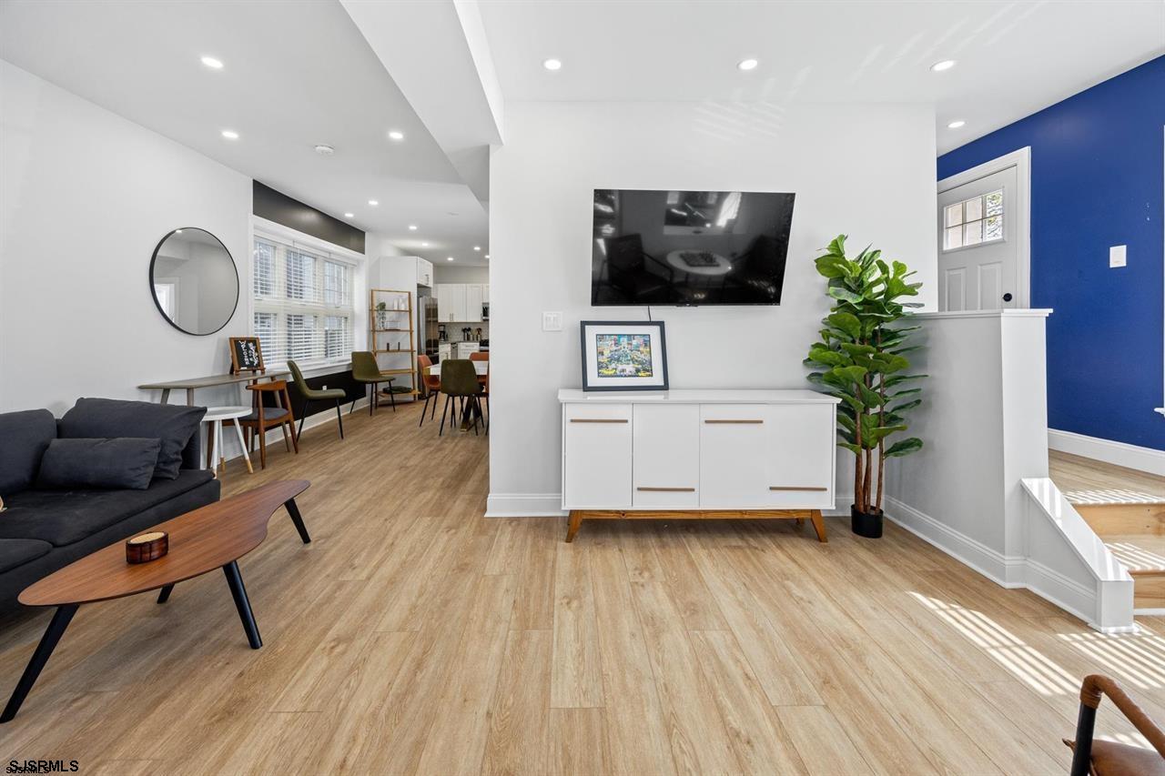 107 S Albion Pl