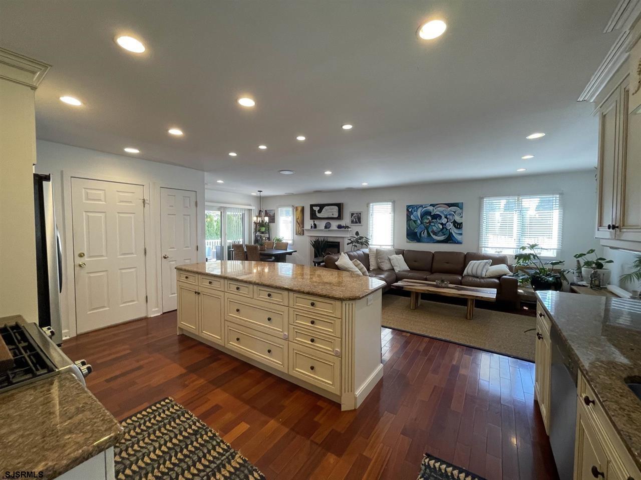 12 Seaside Ct