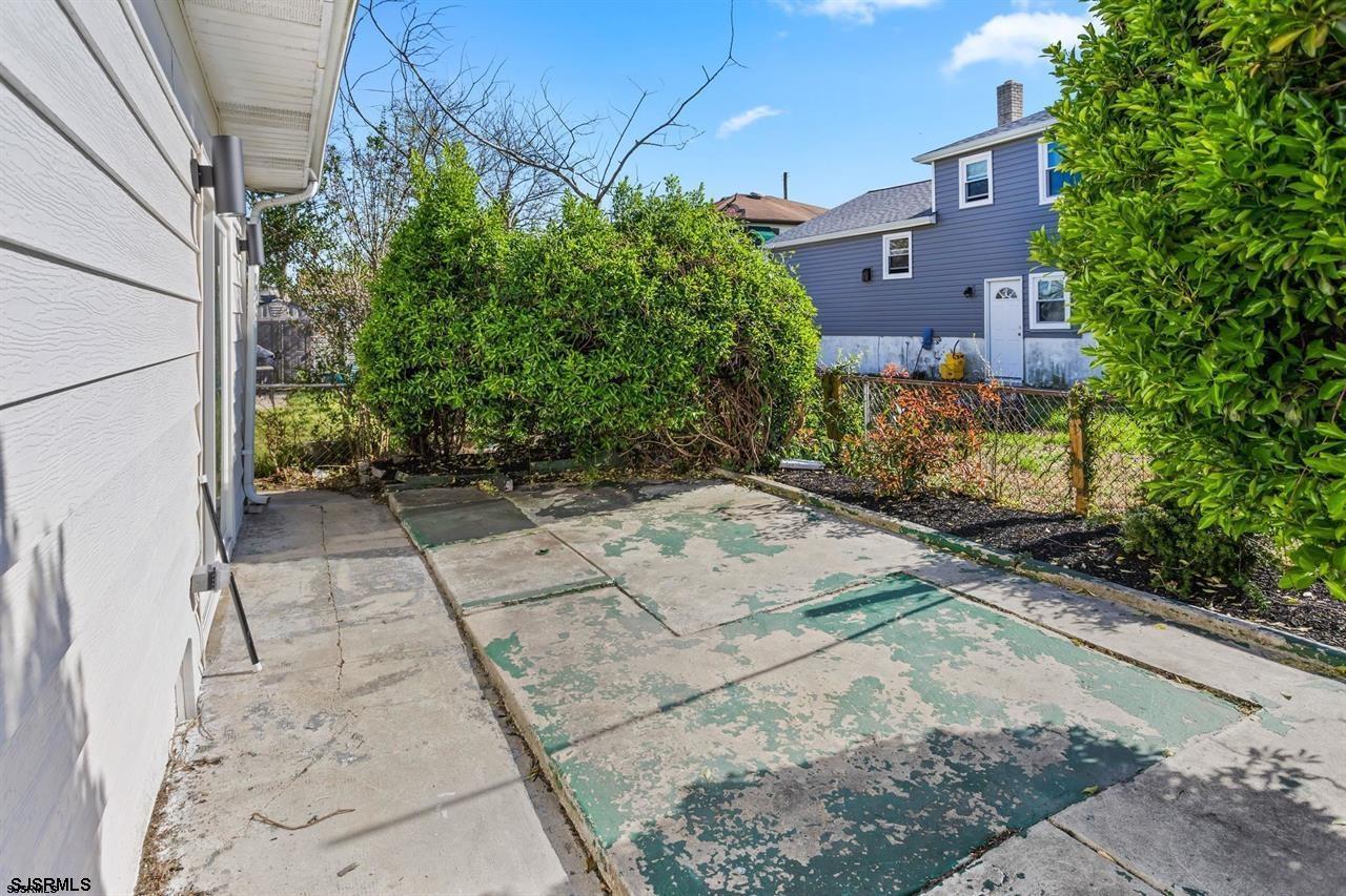 1134 Monroe Ave