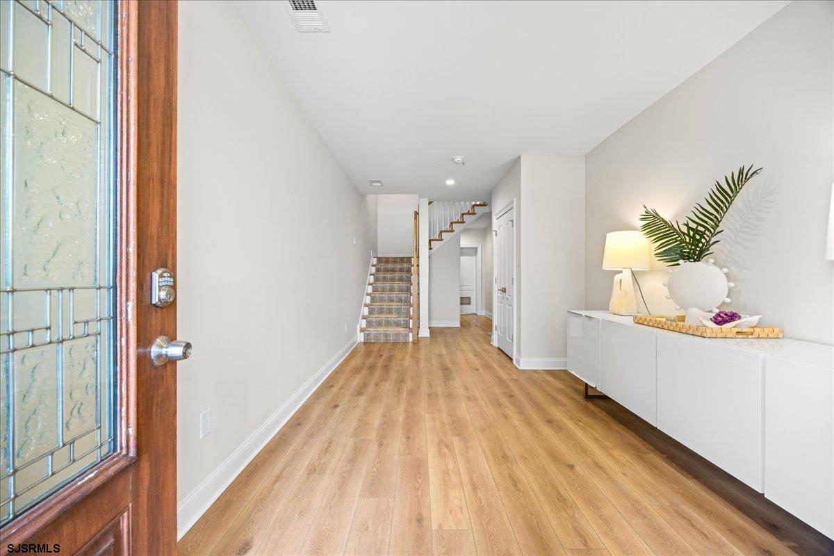 208 N Surrey Ave