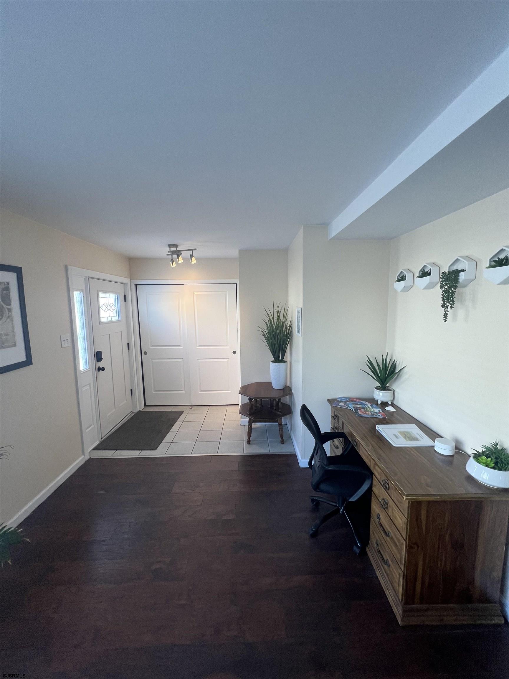 239 N Derby Ave