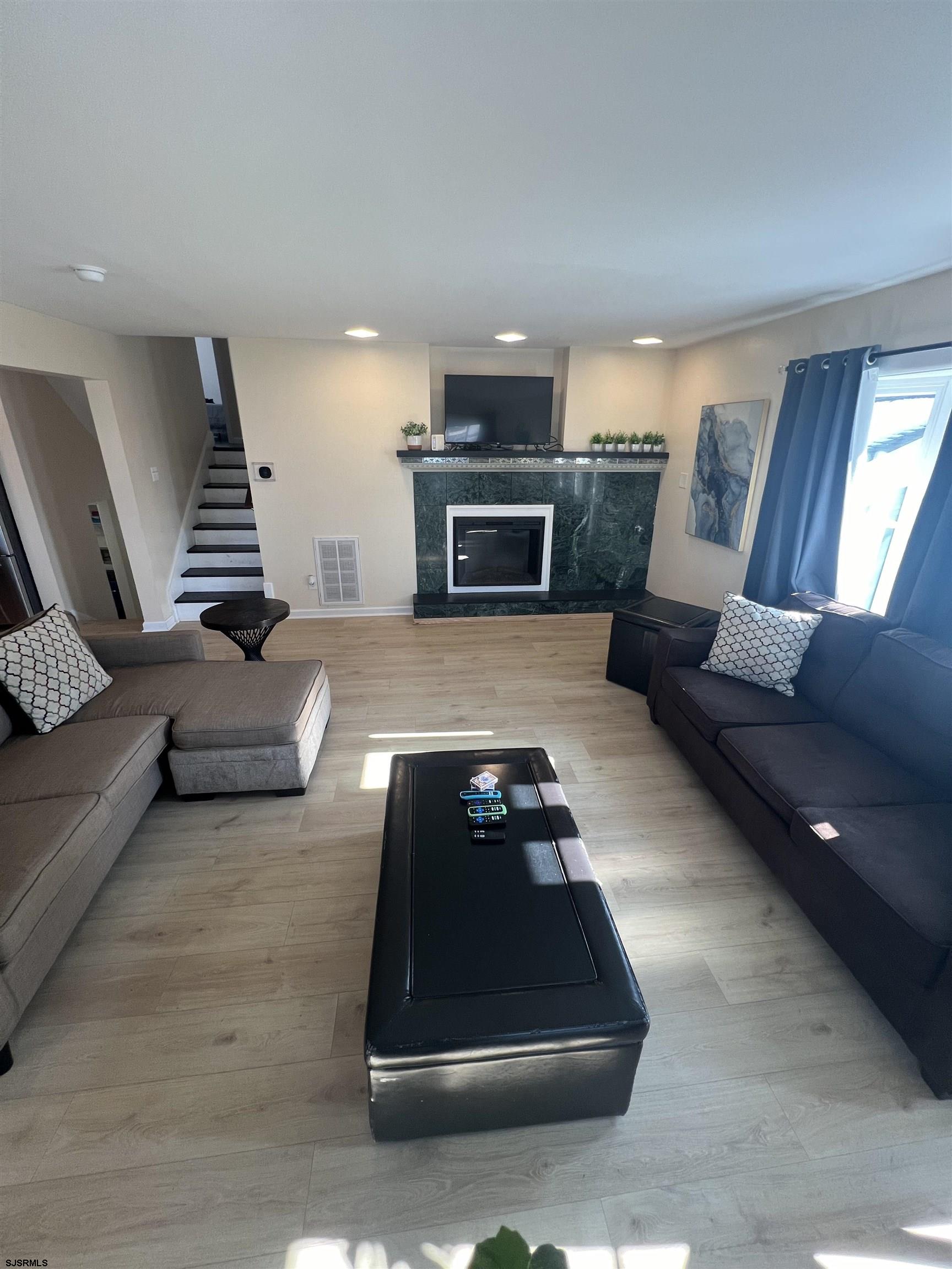 239 N Derby Ave