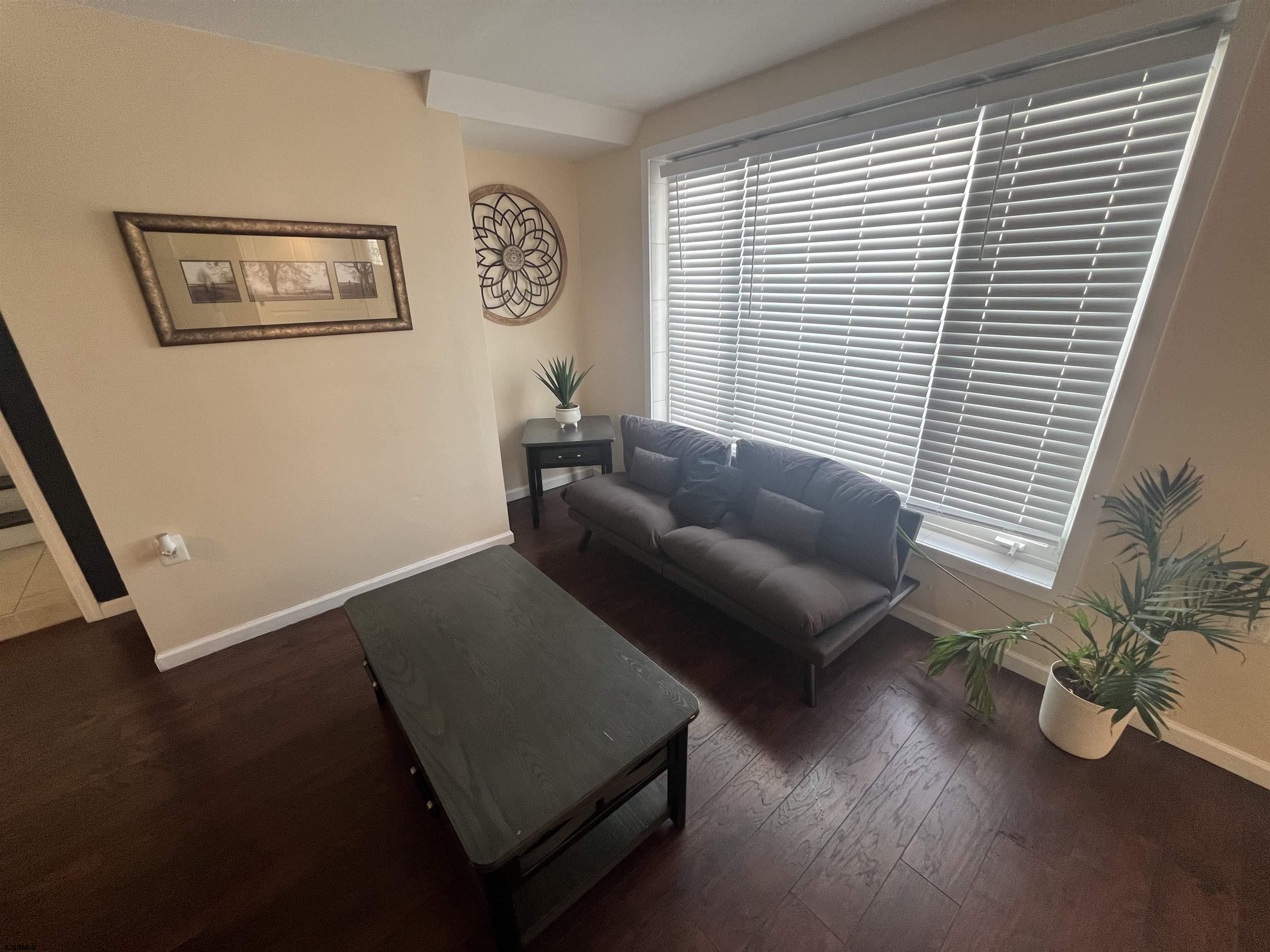 239 N Derby Ave