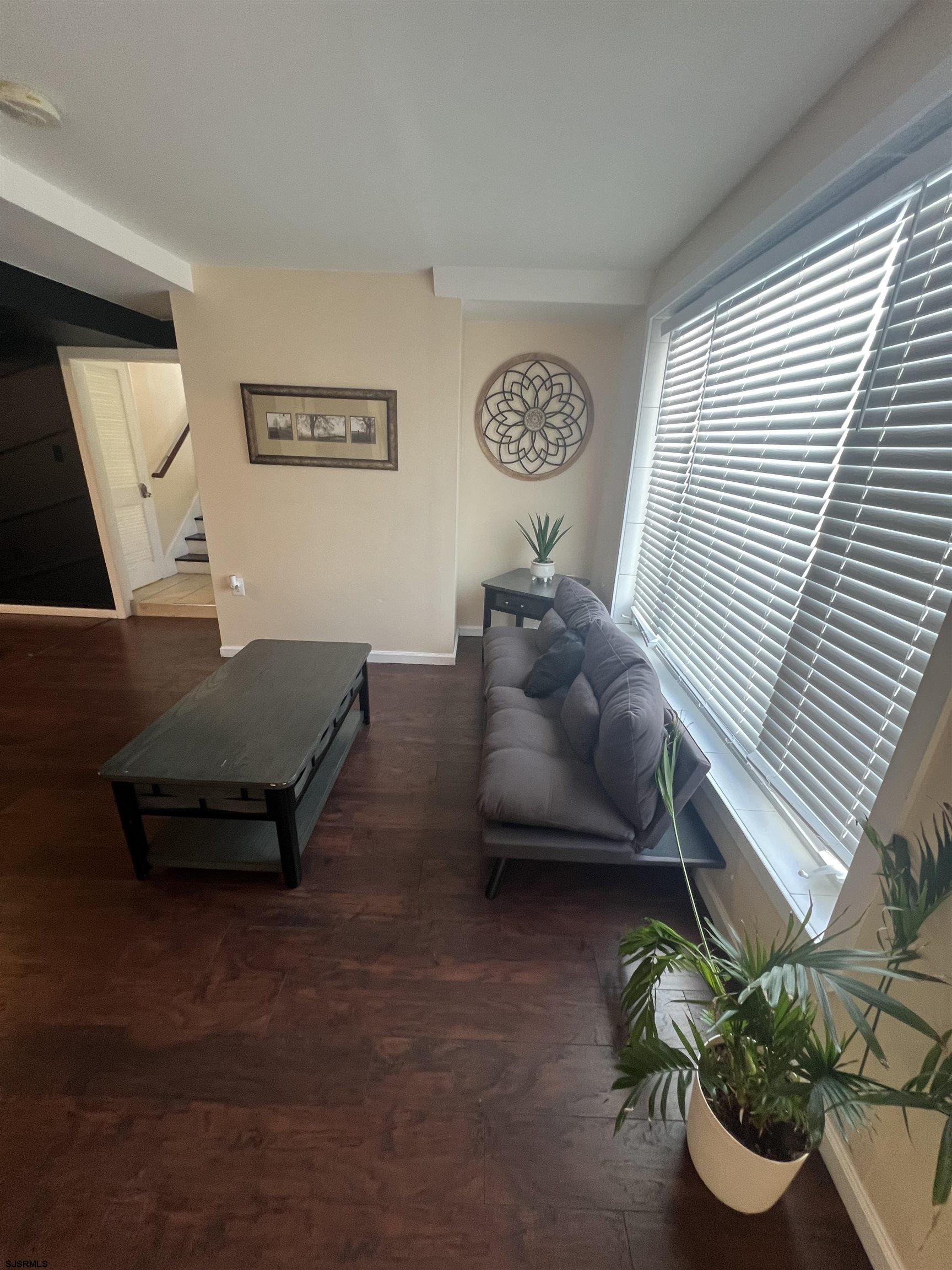 239 N Derby Ave