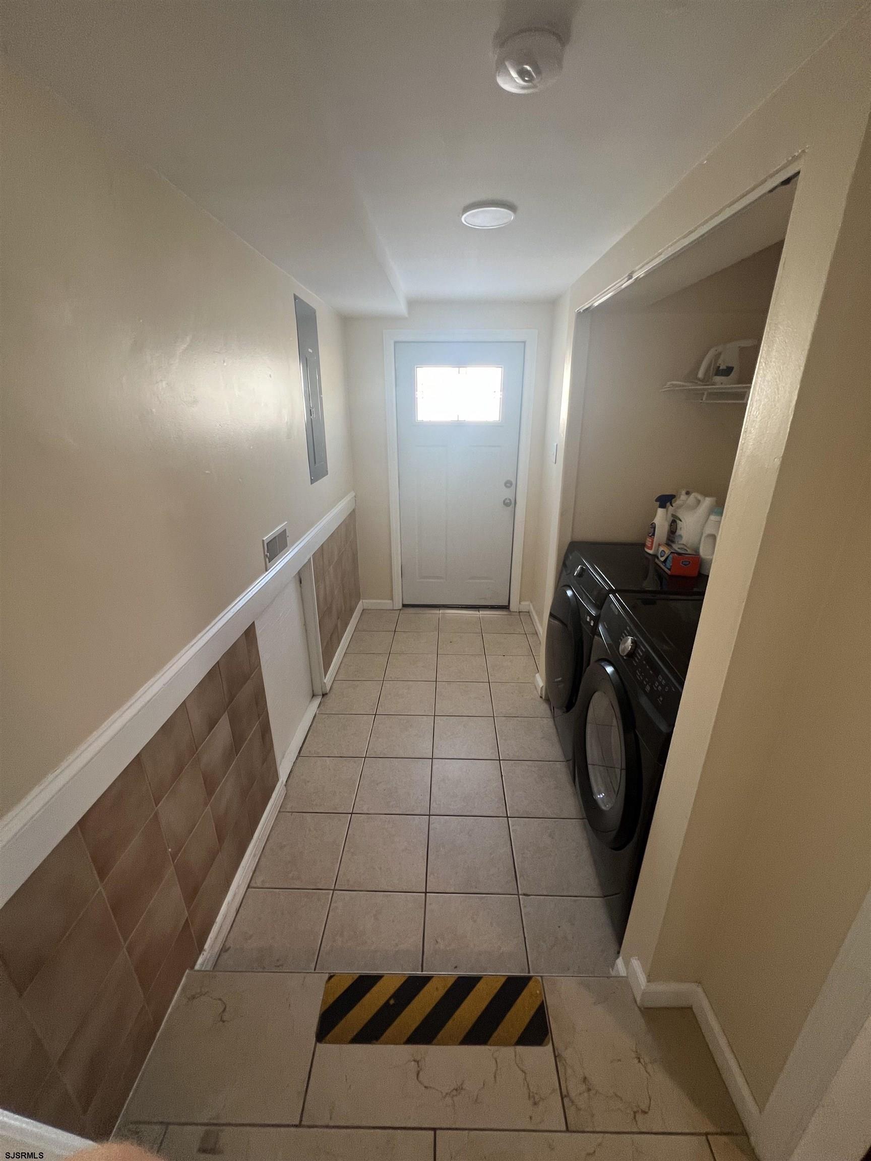 239 N Derby Ave